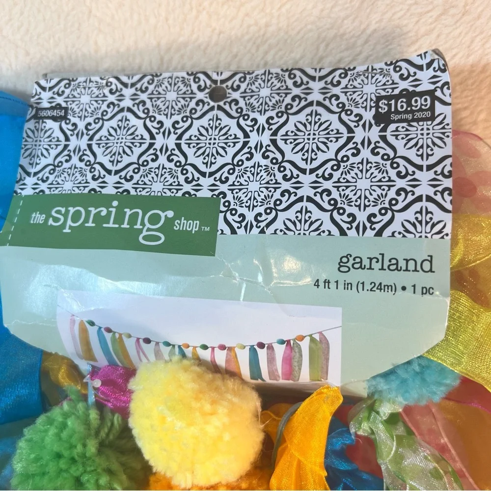 🔆 Bundle items 6 for $30 The Spring Shop Garland